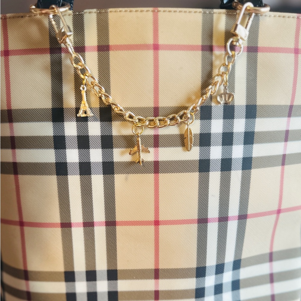 Gold toned Bag Bracelet
